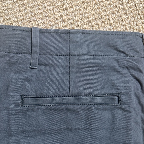 New GAP Men's Dark Gray Chinos - Picture 4 of 4